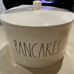 Rae Dunn pancake dish